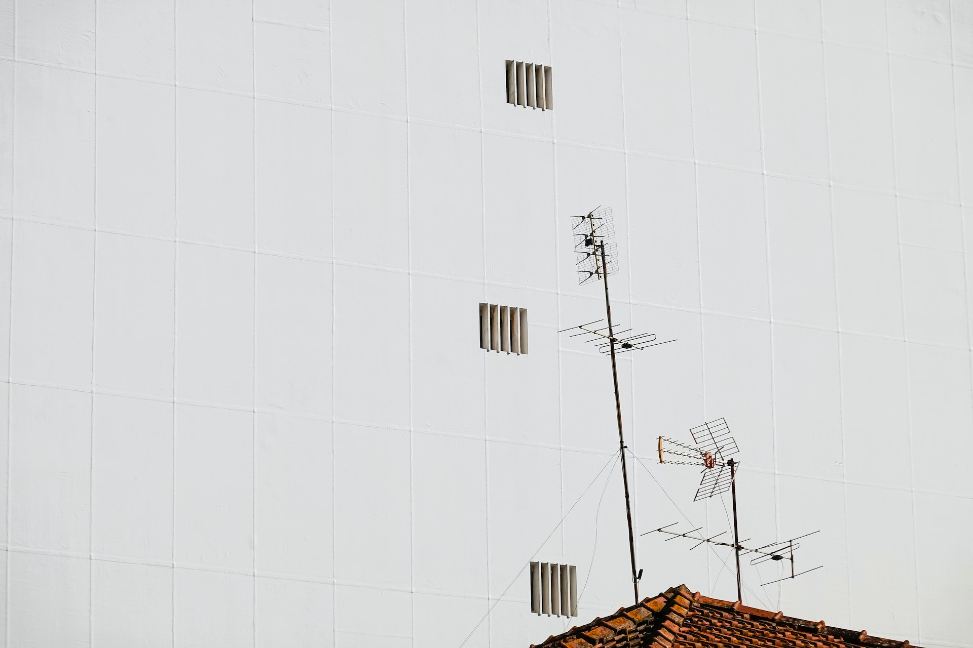 Image of a TV antenna on a roof